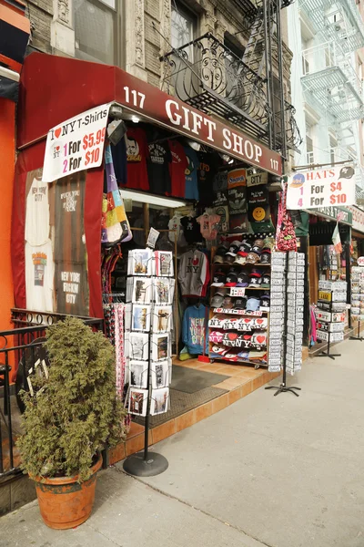 New York City souvenirs on display in Little Italy — Stock Photo, Image