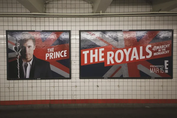 Royals televizní seriál billboard v New Yorku podchod — Stock fotografie
