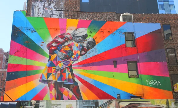 Arte mural del artista mural brasileño Eduardo Kobra en el barrio de Chelsea en Manhattan — Foto de Stock