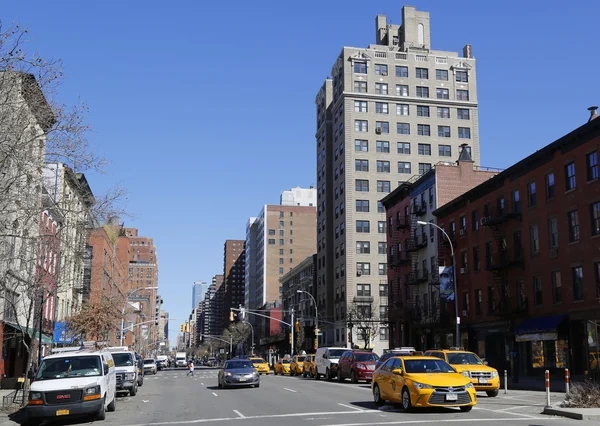 New York City taxi's op negende Avenue in Lower Manhattan. — Stockfoto