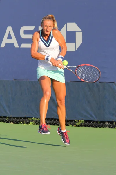 Jogador de tênis profissional Lesia Tsurenko da Ucrânia durante US Open 2014 jogo de qualificação — Fotografia de Stock