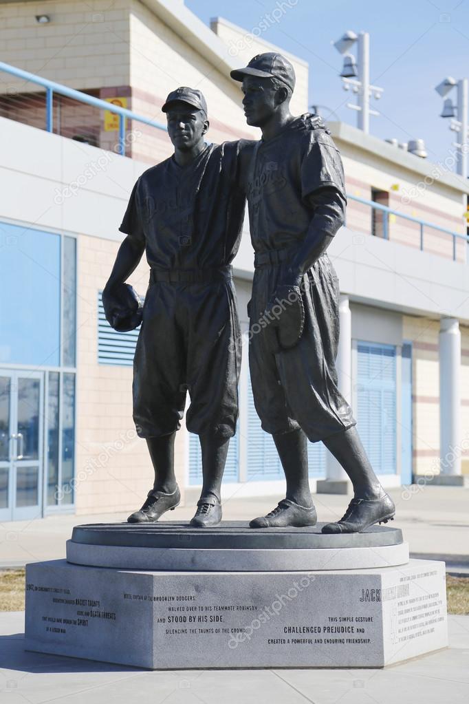 Jackie Robinson and Pee Wee Reese Statue in Brooklyn in front of MCU