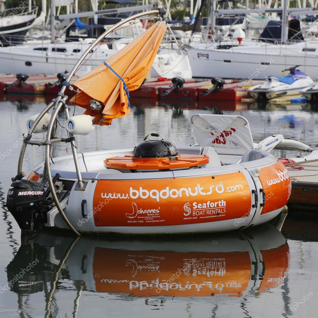 BBQ-Donut-Boot bei Glorietta Bay Marina in San Diego ... BBQ-Donut-Boot bei Glorietta Bay Marina in San Diego ...
