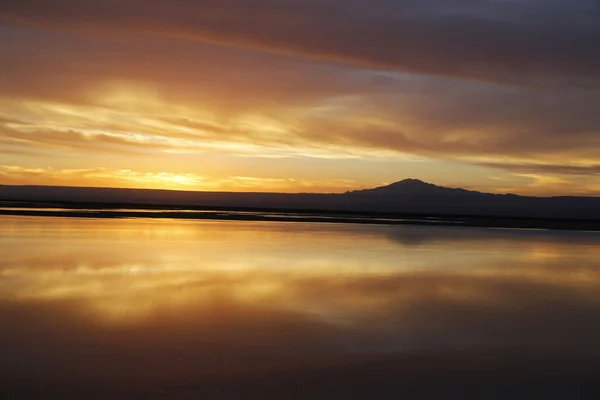 Захід сонця у пустелі Атакама, Чилі — стокове фото