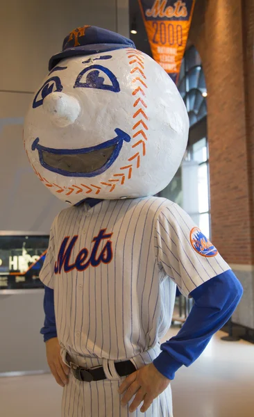 New York Mets mascot, Mr. Met, on display at the  Citi Field — Stock Photo, Image