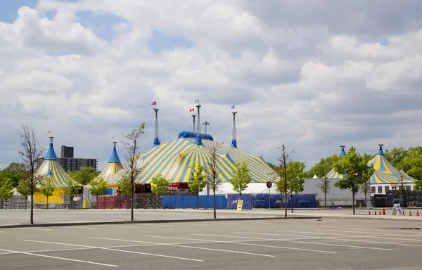 ニューヨークのシティ フィールドで cirque du soleil サーカスのテント — ストック写真