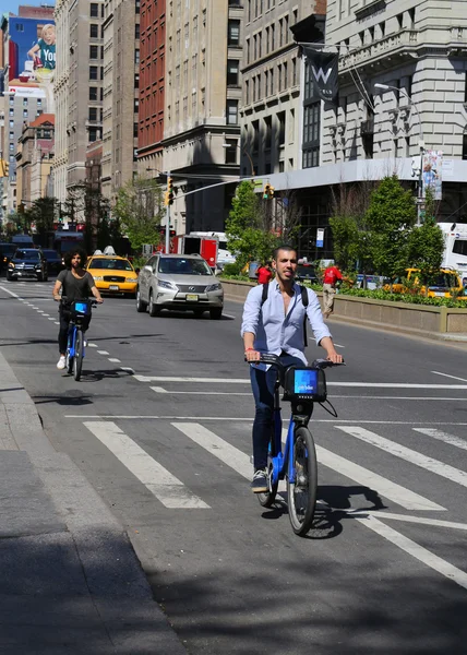 Oidentifierade Citi cykel ryttare i Manhattan — Stockfoto