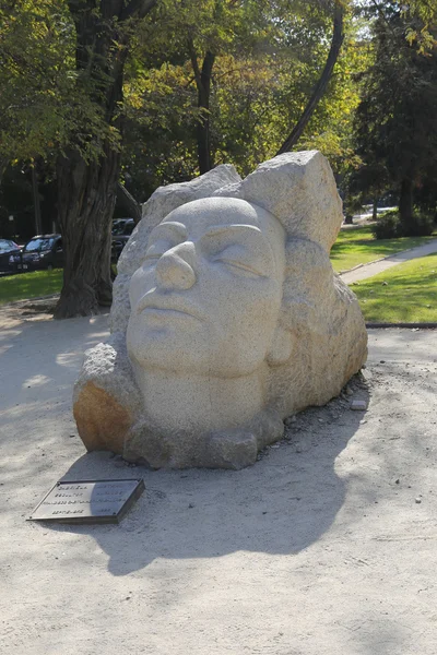 Statue of Chilean poet Gabriella Mistral in Santiago de Chile — Stok fotoğraf