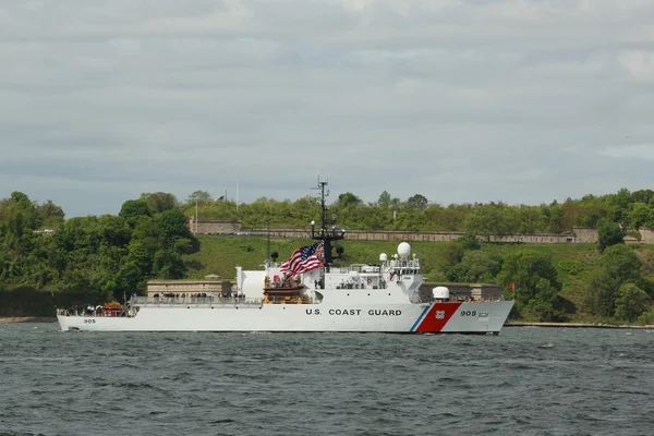 US Coast Guard Cutter Spencer of the United States Coast Guard during parade of ships at Fleet Week — 图库照片