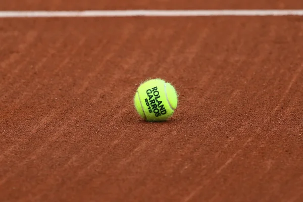 Babolat 罗兰 · 加洛斯 2015年网球球在乐法兰西体育场罗兰加洛斯在巴黎，法国 — 图库照片