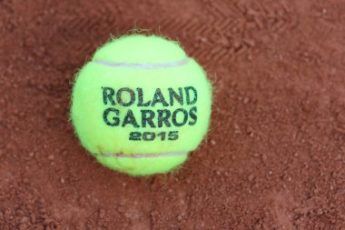 Babolat Roland Garros tenis topu Le Stade Roland Garros itibariyle