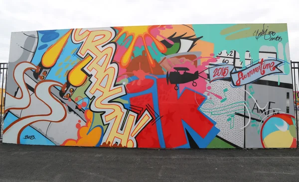 새로운 거리 예술 매력 브루클린에서 코니 아일랜드에서 코니 아트 벽에 벽화 예술 — 스톡 사진