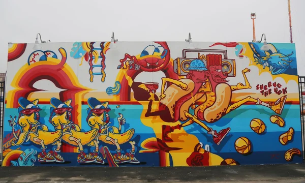 New york - 20. juni 2015: wandkunst in der neuen street art attraktion coney art walls im coney island section in brooklyn — Stockfoto