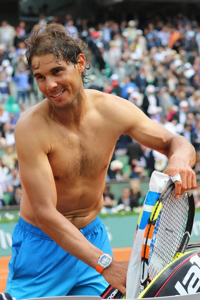 สิบสี่ครั้งแกรนด์สแลมแชมป์ราฟาเอลราฟาเอลหลังจากการแข่งขันรอบที่สองที่ Roland Garros 2015 — ภาพถ่ายสต็อก