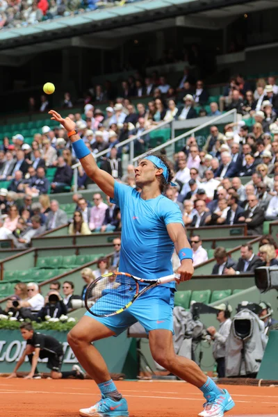 Roland Garros 2015 onun ikinci tur maçında sırasında eylem on dört kez Grand Slam şampiyonu Rafael Nadal — Stok fotoğraf