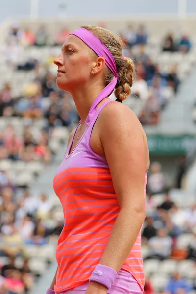 Two times Grand Slam champion Petra Kvitova in action during her second round match at Roland Garros 2015 — Stock fotografie