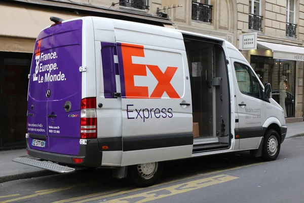 Camión FedEx en París, Francia —  Fotos de Stock