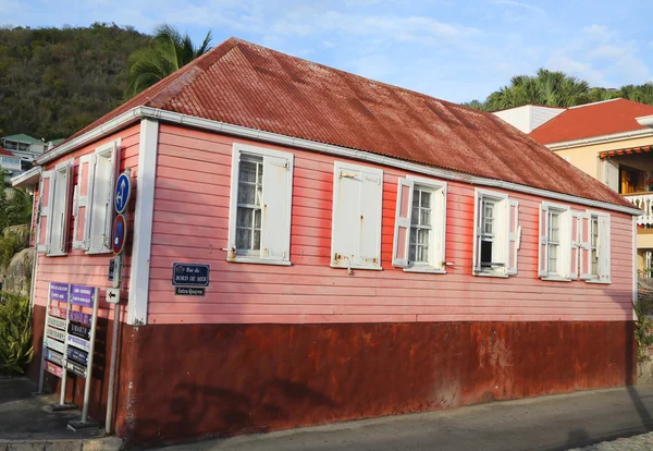 Gammelt traditionelt hus i Gustavia på St Barts - Stock-foto