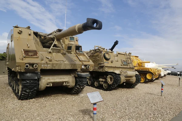 The Soltam L-33 155mm self-propelled howitzer on display — Stockfoto