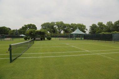Çim tenis kortları