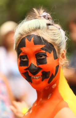 Manhattan şehir merkezinin içinde ikinci Nyc vücut boyama gün boyunca model