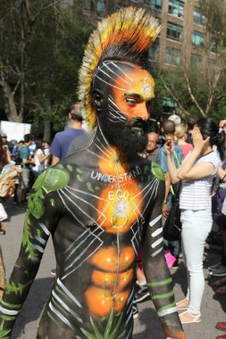 Sanatçı 100 tam çıplak modeller tüm şekil ve büyüklükte ikinci Nyc vücut boyama gündüz boyama