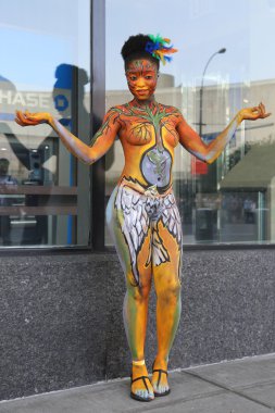 Sanatçı 100 tam çıplak modeller tüm şekil ve büyüklükte ikinci Nyc vücut boyama gündüz boyama