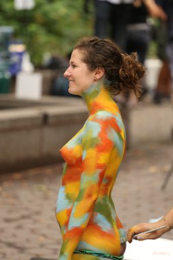 Sanatçı 100 tam çıplak modeller tüm şekil ve büyüklükte ikinci Nyc vücut boyama gündüz boyama