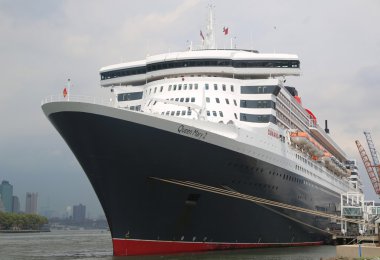 brooklyn cruise terminal Queen mary 2 kruvaziyer gemi yanaştı