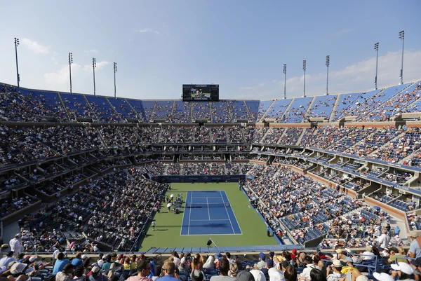 Arthur Ashe Stadium lors d'un match à l'US Open 2014 au Billie Jean King National Tennis Center — Photo