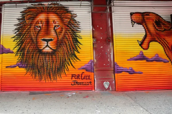 Voor Cecil de Leeuw muurschildering in Little Italy in Manhattan — Stockfoto