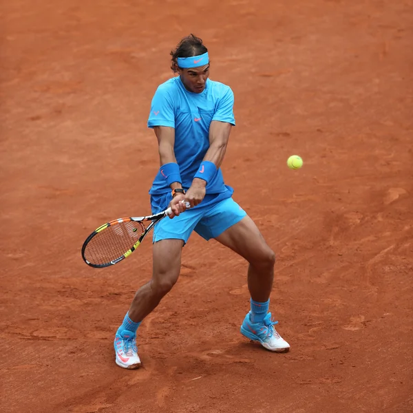 14 回グランド スラム チャンピオン Rafael Nadal の Roland Garros 2015 で彼の第二ラウンドの試合中にアクションで — ストック写真