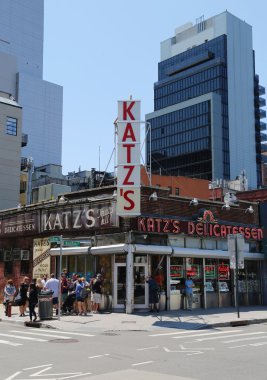 Long line in the front of the historical Katz's Delicatessen clipart