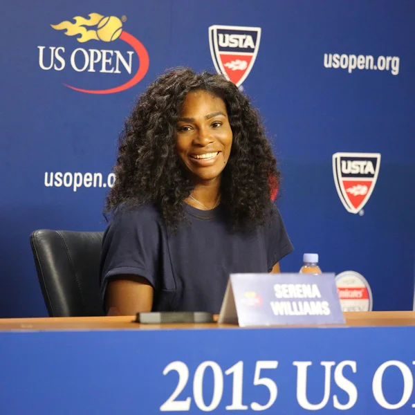 De douăzeci și unu de ori campioană la Grand Slam, Serena Williams, în timpul unei conferințe de presă la Centrul Național de Tenis Billie Jean King — Fotografie, imagine de stoc