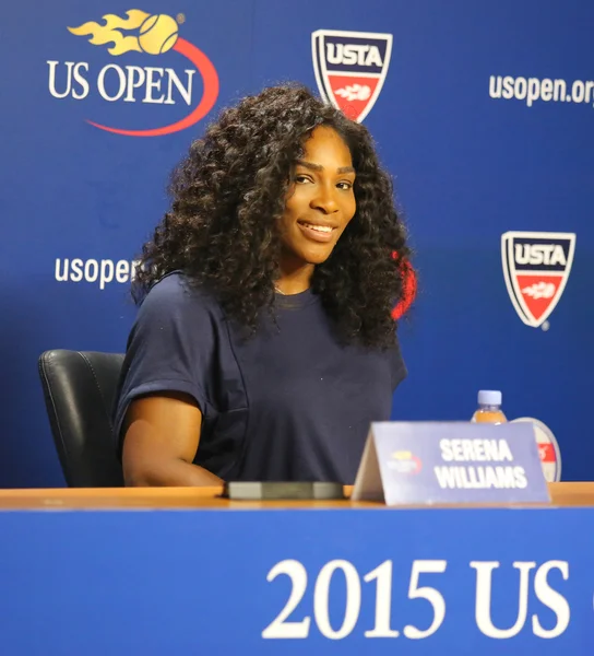 Vingt et une fois championne du Grand Chelem Serena Williams lors d'une conférence de presse au Billie Jean King National Tennis Center — Photo
