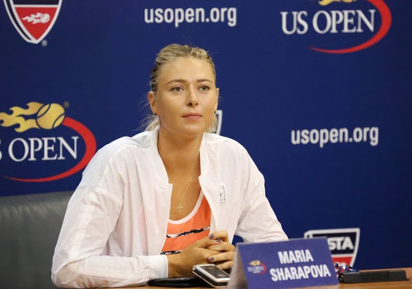 Pięć razy mistrzem Wielkiego Szlema Maria Sharapova podczas konferencji prasowej przed nami Open 2015 — Zdjęcie stockowe