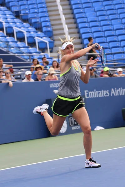 Cinco vezes Campeã do Grand Slam Maria Sharapova pratica para US Open 2015 no National Tennis Center — Fotografia de Stock