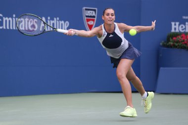 Profesyonel tenis oyuncusu Flavia Pennetta İtalya'nın bize açık 2015 onun çeyrek final maçında sırasında eylem