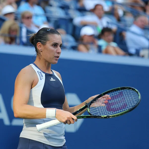 Tennista professionista Flavia Pennetta d'Italia in azione durante la sua partita dei quarti di finale agli US Open 2015 — Foto Stock