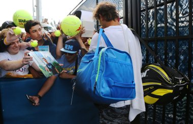 On dört kez Grand Slam şampiyonu Rafael Nadal İspanya imza Antrenmandan sonra bize açık 2015 için