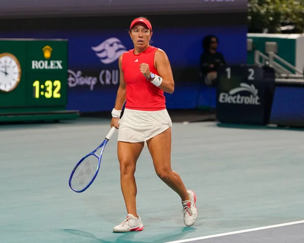 MIAMI GARDENS, FLORIDA - 27 Mart 2025: ABD 'li Jessica Pegula, Miami' deki Hard Rock Stadyumu 'nda oynanan 2025 Miami Açık' ta Filipinli Alexandra Eala 'ya karşı oynadığı yarı final maçında tepki gösterdi.