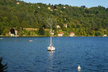 Orta Gölü, Piedmont, İtalya 'nın kuzeybatısı.