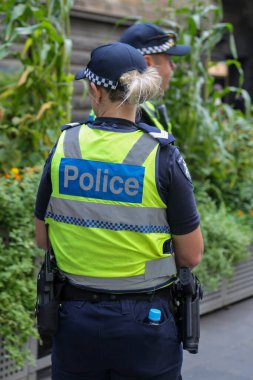 MELBOURNE, AUSTRALYA - 26 Ocak 2019: Victoria Polis Memuru Melbourne 'da 2019 Avustralya Günü Geçit Töreni sırasında güvenlik sağlıyor