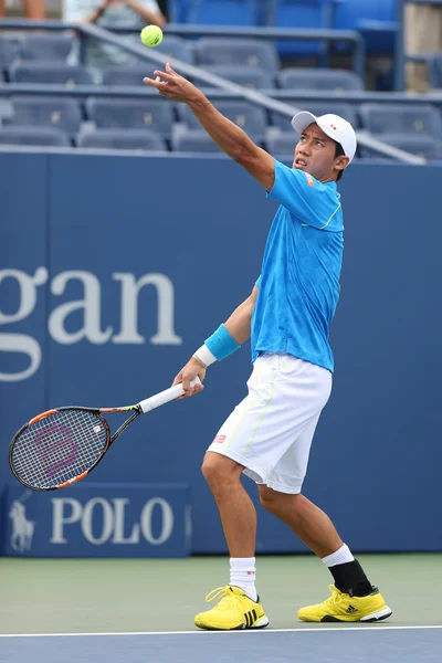 Giocatore professionista di tennis Kei Nishikori del Giappone in azione durante il primo turno allo US Open 2015 — Foto Stock