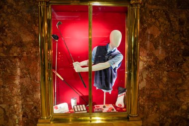 NEW YORK - NOVEMBER 11, 2025: Trump Markalı Golf Markası Vitrini ve diğer Trump yanlısı ürünler Manhattan Trump Tower 'daki Trump Store' da satışa sunuldu