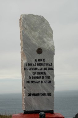 CAPE HORN, Şili - 3 Şubat 2020: Fransız Plaketi 