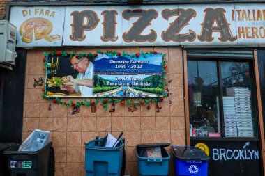 BROOKLYN, New York - 30 Ekim 2025: Di Fara Pizza mağazası, Brooklyn, New York 'ta tanınmış bir mahalle pizzacısı
