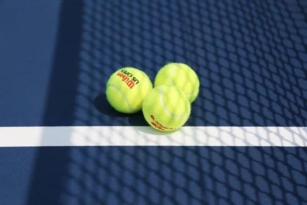 Nás otevřené Wilson tenisový míč na Národní tenisové centrum Billie Jean — Stock fotografie
