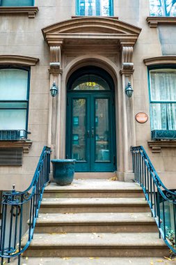 NEW YORK - 8 Nisan 2025: Franklin D. ve Eleanor Roosevelt Tarihi Konutları Manhattan, New York 125 Doğu 36. Bu ev 1905 'ten 1908' e kadar Franklin ve Eleanor Roosevelt 'in ilk evlilik eviydi.