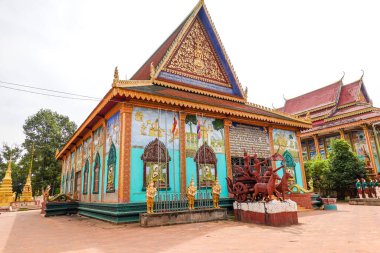 KRONG SIEM REAP, CAMBODIA - 7 Kasım 2019: Wat Po Banteay Chey, Siem Reap şehir merkezinin birkaç dakika güneyinde Tonle Sap 'a giden nehir yolu boyunca yer alan modern Budist manastırı ve pagoda